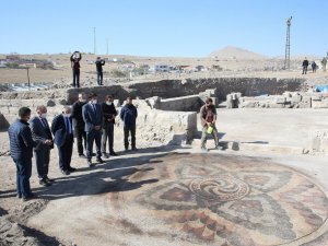 Kayseri’de İç Anadolu’nun en büyük mozaik yapısına ulaşıldı