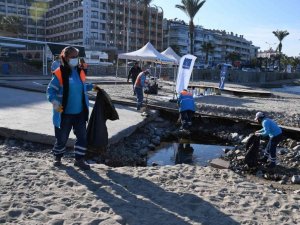 Kuşadası’nda sahilden 75 kilogram atık toplandı