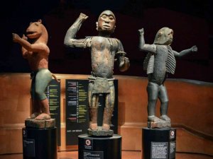 Fransa ve İngiltere, Afrika’dan yağmaladıkları sanat eserlerinden bazılarını iade etti