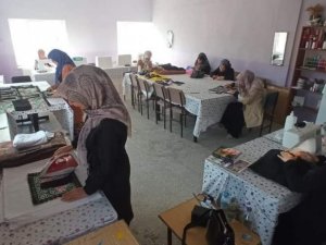 Şuhutlu kadınlar el emeği göz nuru ürünlerini sergilemeye hazırlanıyor