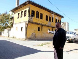 150 yıllık tarihi konak tehlike saçıyor