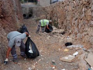 Dere yataklarından 485 torba çöp toplandı