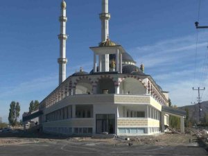 Muş’ta 3 bin 700 kişilik Osmanlı ve Selçuklu mimarisine uygun cami inşa edildi