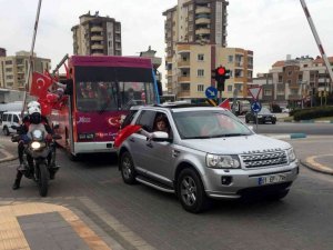 Polisten engelli çocuklara kortejli bayram kutlaması
