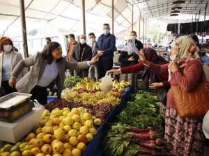 Başkan Çerçioğlu, semt pazarında vatandaşlarla bir araya geldi