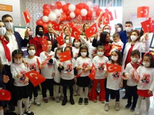 Sağlıkçılardan coşkulu Cumhuriyet kutlaması