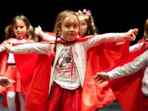 Miniklerin Cumhuriyet Bayramı gösterisi ayakta alkışlandı