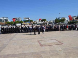 Didim’de 29 Ekim kutlamaları çelenk sunumu ile başladı