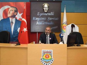 Doktor Belediye Başkanı’ndan kadınlara yönelik meme kanseri sunumu