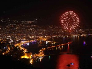 Alanya’da 29 Ekim, Demet Akalın konseri ile kutlanacak