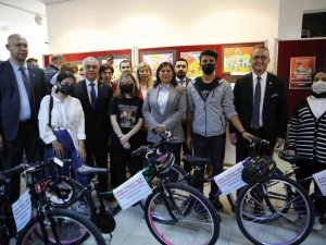 Aydın Büyükşehir Belediyesi dereceye giren öğrencileri ödüllendirdi