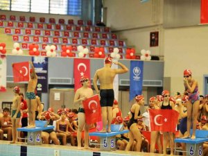 Cumhuriyetin 98. yılına özel 98 dakika durmaksızın kulaç atıldı