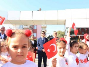 Başkan Genç, Cumhuriyet Bayramını  ekolojik kreş öğrencileriyle kutladı