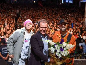 Athena Tarsusluları coşturdu