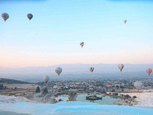 Beyaz cennetin semalarında cumhuriyet coşkusu yaşandı