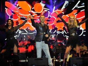 Serdar Ortaç Kemer’i coşturdu