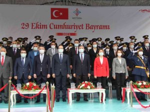 Batman’da 29 Ekim Cumhuriyet Bayramı yağmura rağmen coşkuyla kutlandı