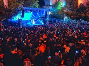 Denizli Büyükşehir cumhuriyet coşkusunu Nil Karaibrahimgil ile yaşattı