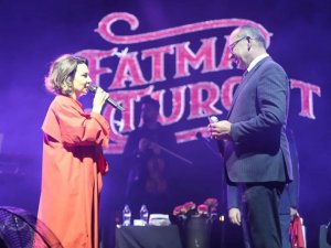 Fatma Turgut Turgutlu’da hayranlarıyla buluştu
