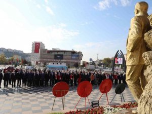 Keçiören Belediyesi 10 bin bayrak dağıttı