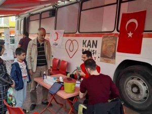 Cumhuriyet Bayramında kan bağışına yoğun ilgi