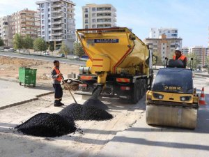 Deforme olan yollarda asfalt çalışması