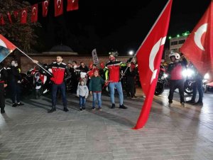 Gebze’de 29 Ekim coşkusu sokakları sardı