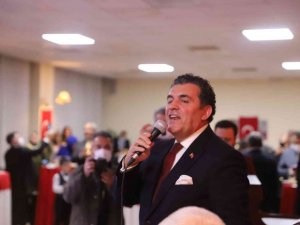 Başkan Demir’in "Sarı saçlı mavi gözlüm" türküsü 29 Ekim resepsiyonuna damga vurdu