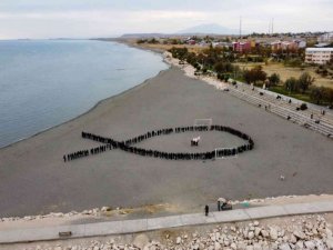 Geleceğin ebeleri, meme kanserine dikkat çekmek için klip hazırladı