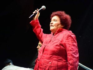 Didim’de 29 Ekim etkinlikleri kapsamında Selda Bağcan sahne aldı