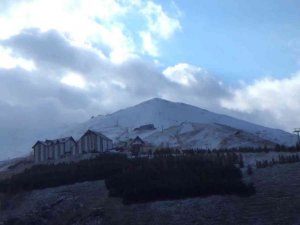 Palandöken beyaza büründü