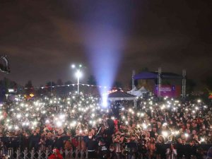 Cumhuriyet kutlamalarında Funda Arar’la görkemli final