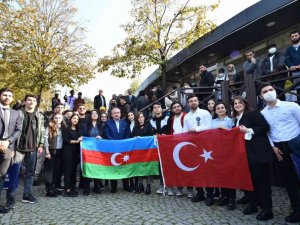 TBMM Başkanı Şentop, Bursa’daki misafir öğrencilerle buluştu.