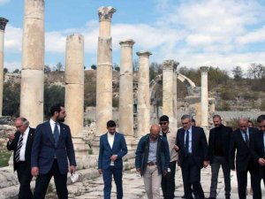 Mahir Ünal Stratonikeia’yı gezdi