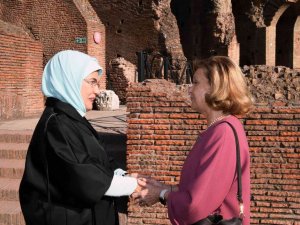 Emine Erdoğan, Roma’da lider eşleriyle tarihi Kolezyum ve Giardino all’İtaliana’yı gezdi