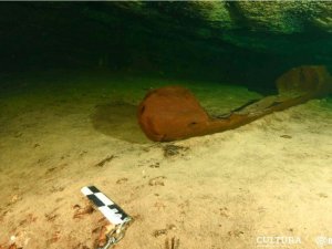 Meksika’da Mayalara ait bin yıldan eski bir kano bulundu