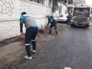 Viranşehir’de cadde ve sokalar çöplerden arındırılıyor