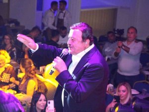 Selami Şahin Kuşadası’nda sahne aldı