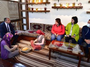 Oyuncular ve jüri üyeleri konakları gezdi