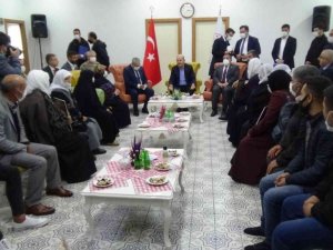 Bakan Soylu dağa kaçırılan çocukları için eylem yapan annelerle buluştu