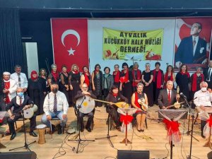 Zeytin için türküler söylediler