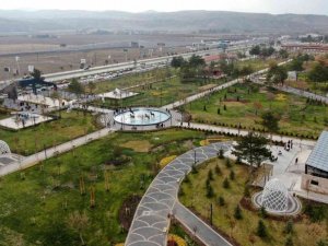 Tarihi haraların olduğu alandaki park açılışı yapılmadan doldu taştı