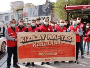 Hakkari’de Kızılay Haftası yürüyüşü