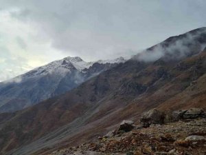Mereto Dağına mevsimin ilk karı düştü