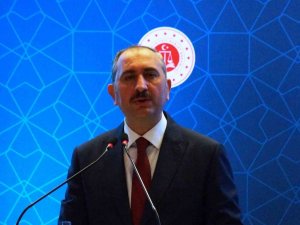 Adalet Bakanı Gül: “Eski Türkiye’de hukukun eline çekiç verdiler, herkesi çivi gibi gördü”