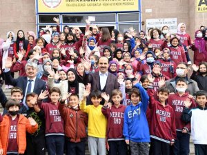 Başkan Altay öğretmen ve öğrencilerle buluştu