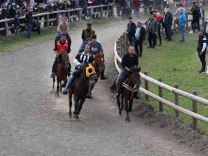 Ünye’de atlar Cumhuriyet için koştu