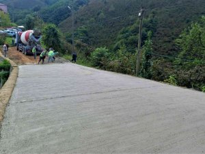 Altınordu’da beton yol çalışmaları sürüyor