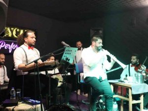 Kuşadası’nda zurna severler unutulmaz bir gece yaşadı