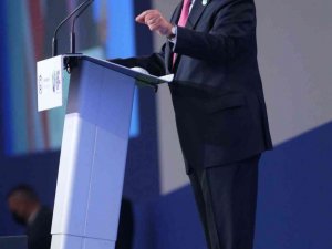 BM Genel Sekreteri Guterres: "Fosil yakıtlara olan bağımlılığımız insanlığı uçurumun kenarına itiyor”